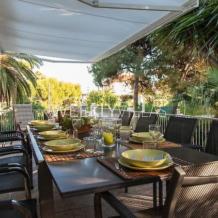 Willa Tupinetti At 1 Min Walk Amaizing Garden And View Center 5 Minutes Walk *